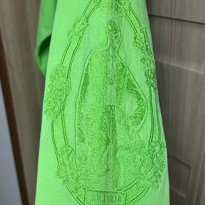 [BUNJANG] Songzio Homme Embroidered Artwork Sweatshirt (Size 100) / 송지오옴므 자수 아트워크 맨투맨 [ 100 ]