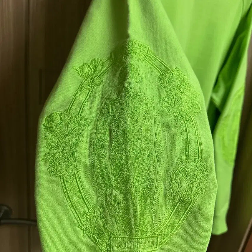 [BUNJANG] Songzio Homme Embroidered Artwork Sweatshirt (Size 100) / 송지오옴므 자수 아트워크 맨투맨 [ 100 ]