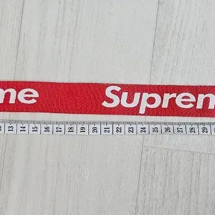 [BUNJANG] Supreme Red Strap Keychain / 슈프림 레드 스트랩, 키링