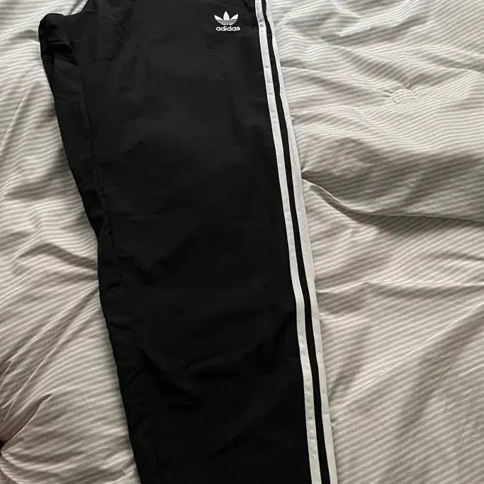 [BUNJANG] Adidas Woven Track Pants / 아디다스 우븐 트랙팬츠 판매합니다
