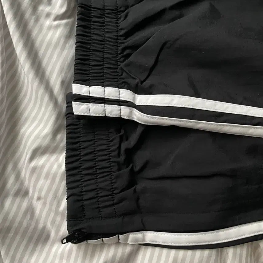 [BUNJANG] Adidas Woven Track Pants / 아디다스 우븐 트랙팬츠 판매합니다