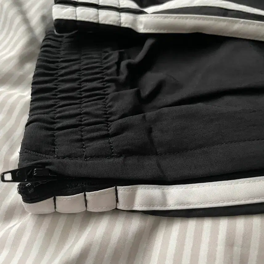[BUNJANG] Adidas Woven Track Pants / 아디다스 우븐 트랙팬츠 판매합니다