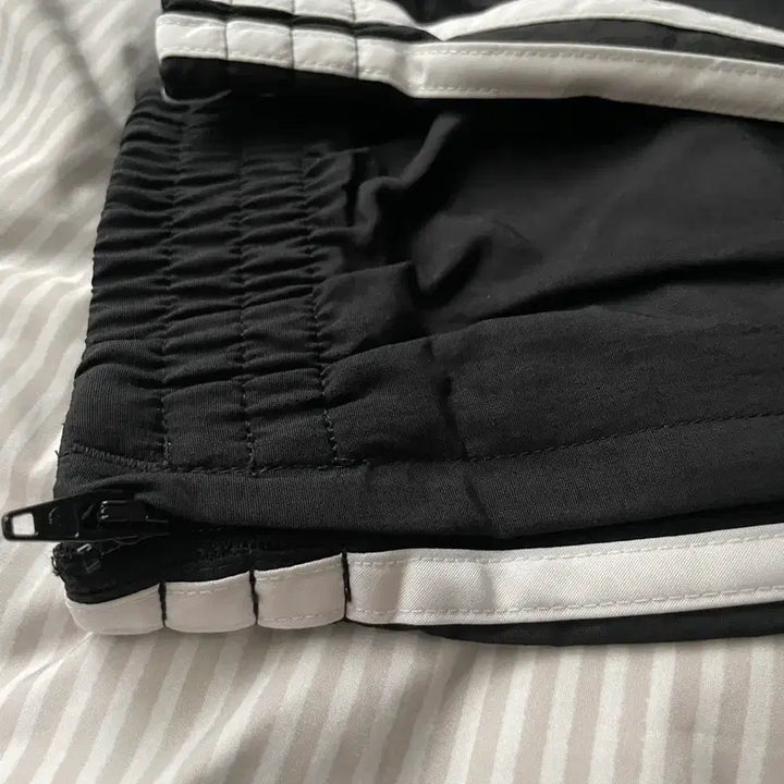 [BUNJANG] Adidas Woven Track Pants / 아디다스 우븐 트랙팬츠 판매합니다