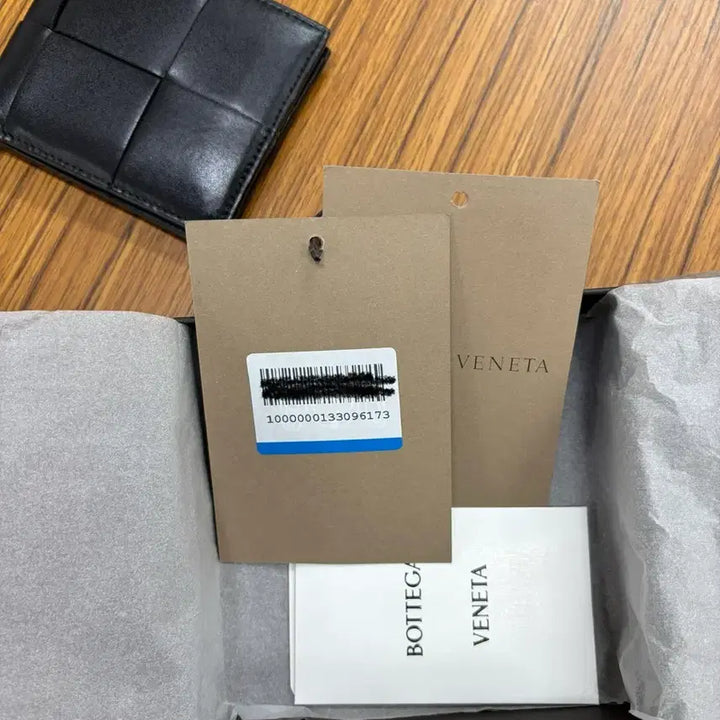 [SOLD OUT] 보테가 베네타 블랙 반지갑 풀박스