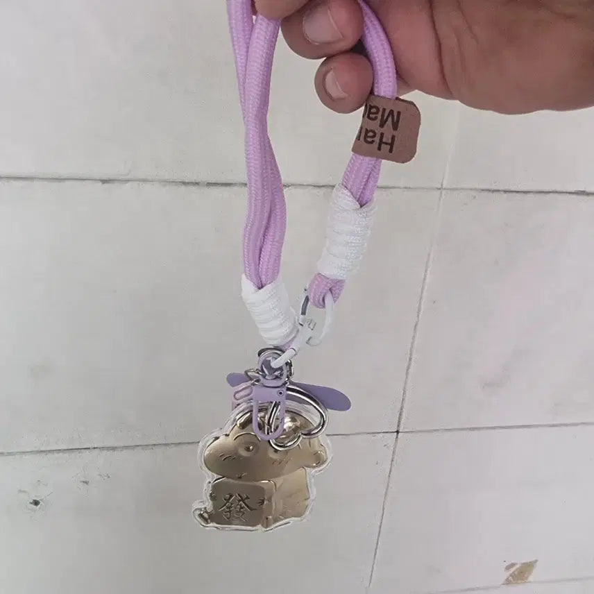 [BUNJANG] Crayon Shin-chan &amp; Hello Kitty Gold Keychains / 금짱구&amp;금키티 키링