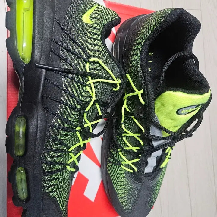 [BUNJANG] Nike Air Max 95 Neon Sneakers / 맥스95네온