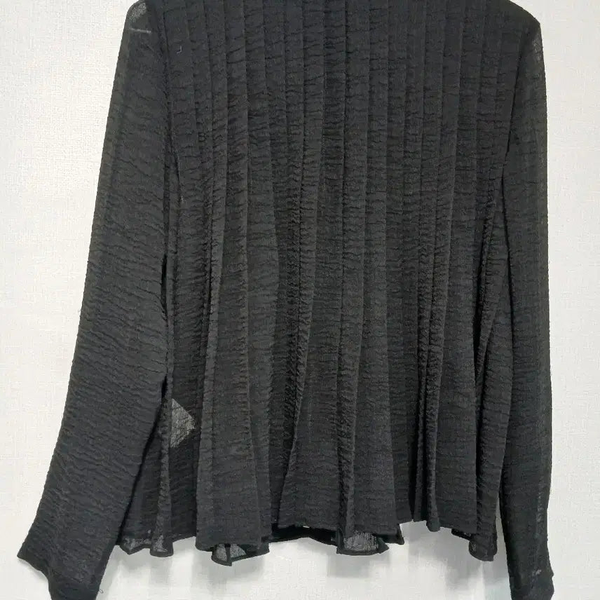 [BUNJANG] Club Monaco Black Zipper Pleated Blouse / 클럽모나코 블랙 지퍼 플리츠 블라우스