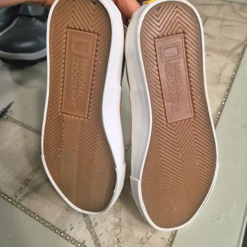 [SOLD OUT] 내셔널지오그래픽 아동 슬립온 오렌지색 세탁완료