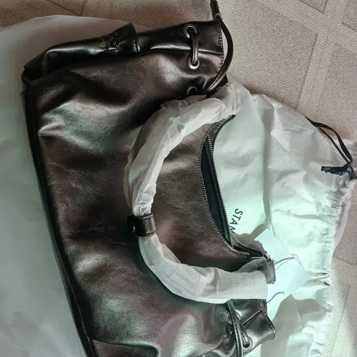 [SOLD OUT] 새상품 스탠드오일 브리지백 미니 메탈릭 그레이