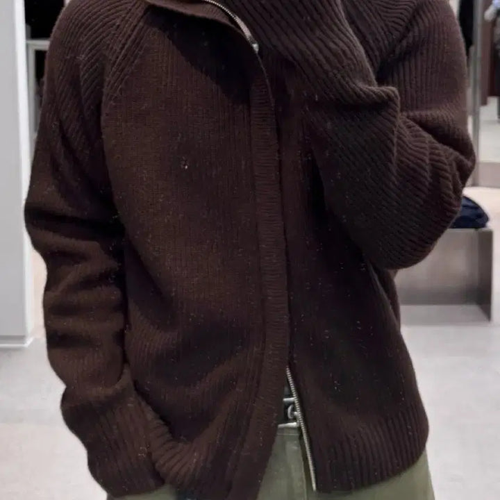 [BUNJANG] Toni Wek Super Fine Merino Wool Placket Zip-up Knit Dark Brown M / 토니웩 슈퍼 파인 메리노 울 플래킷 집업 니트 다크브라운 M(새상품)