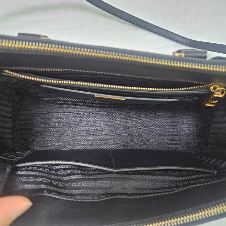 [SOLD OUT] [A급] Prada 사피아노 BN2274 블랙 금장 / 정품보증 / 65
