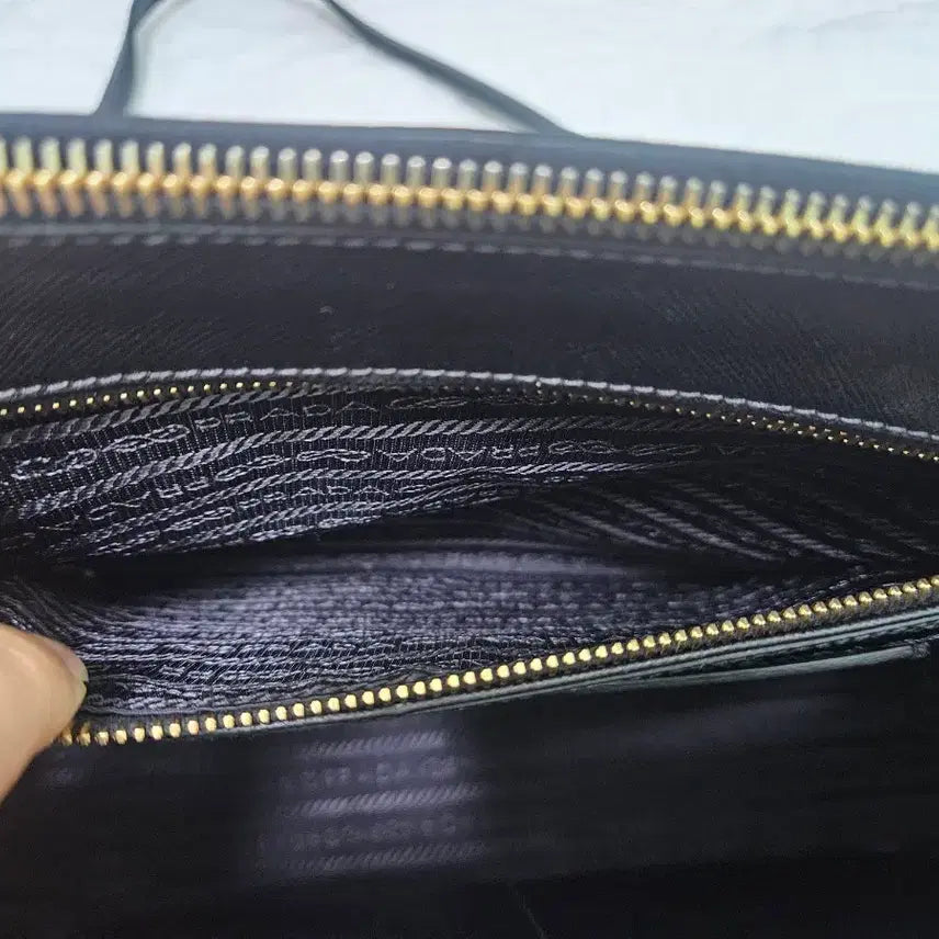 [SOLD OUT] [A급] Prada 사피아노 BN2274 블랙 금장 / 정품보증 / 65