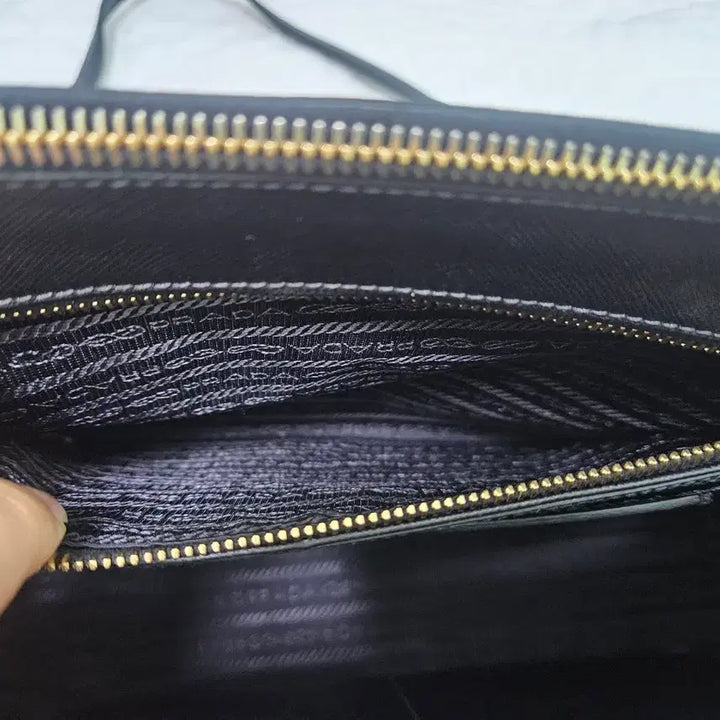 [SOLD OUT] [A급] Prada 사피아노 BN2274 블랙 금장 / 정품보증 / 65
