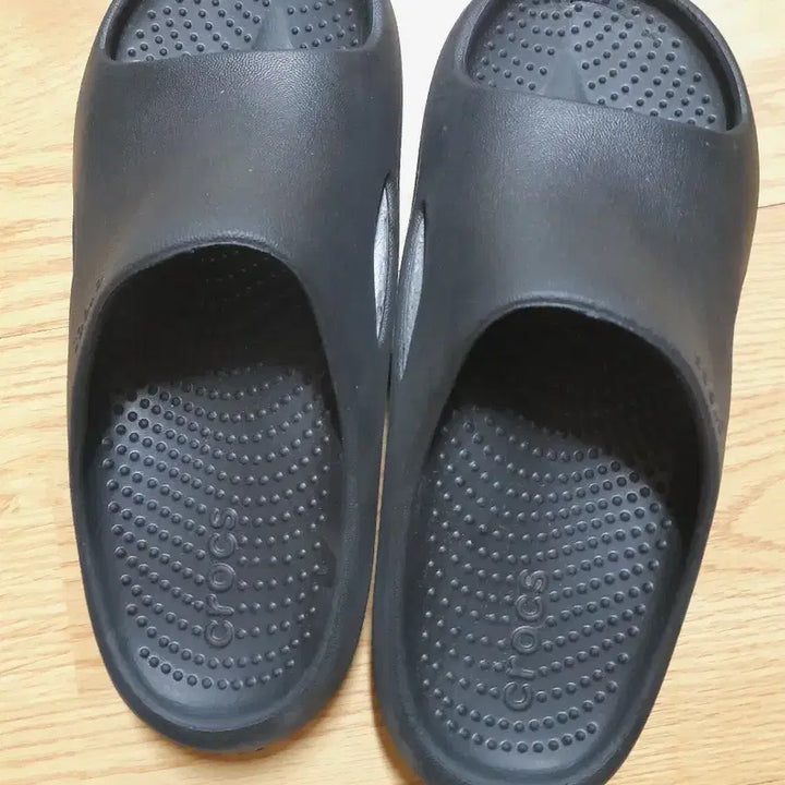 [SOLD OUT] 크록스 슬리퍼 블랙 250