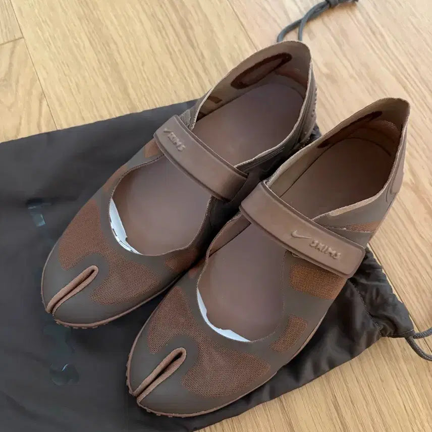 [BUNJANG] SKIMS Nike Mesh Rift Ballet Flats / SKIMS 스킴스 나이키 첫 메쉬 리프트 발레플렛 240 누드브라운