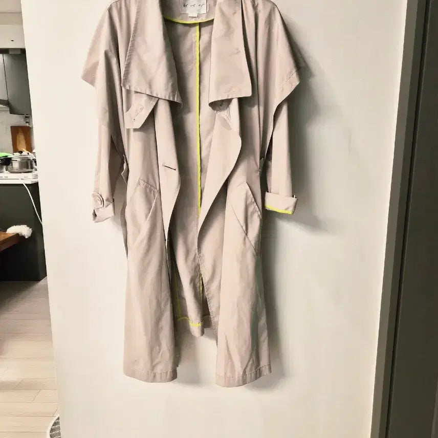 [BUNJANG] CHOI SOO AH Color Block Cape Trench Coat / [정품] 디자이너 최수아 배색 케이프 트렌치 코트