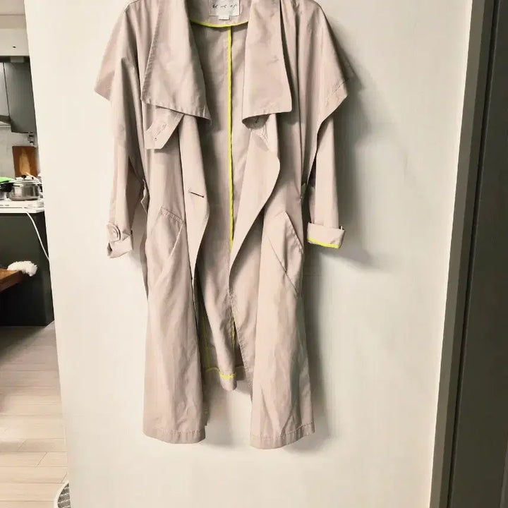 [BUNJANG] CHOI SOO AH Color Block Cape Trench Coat / [정품] 디자이너 최수아 배색 케이프 트렌치 코트