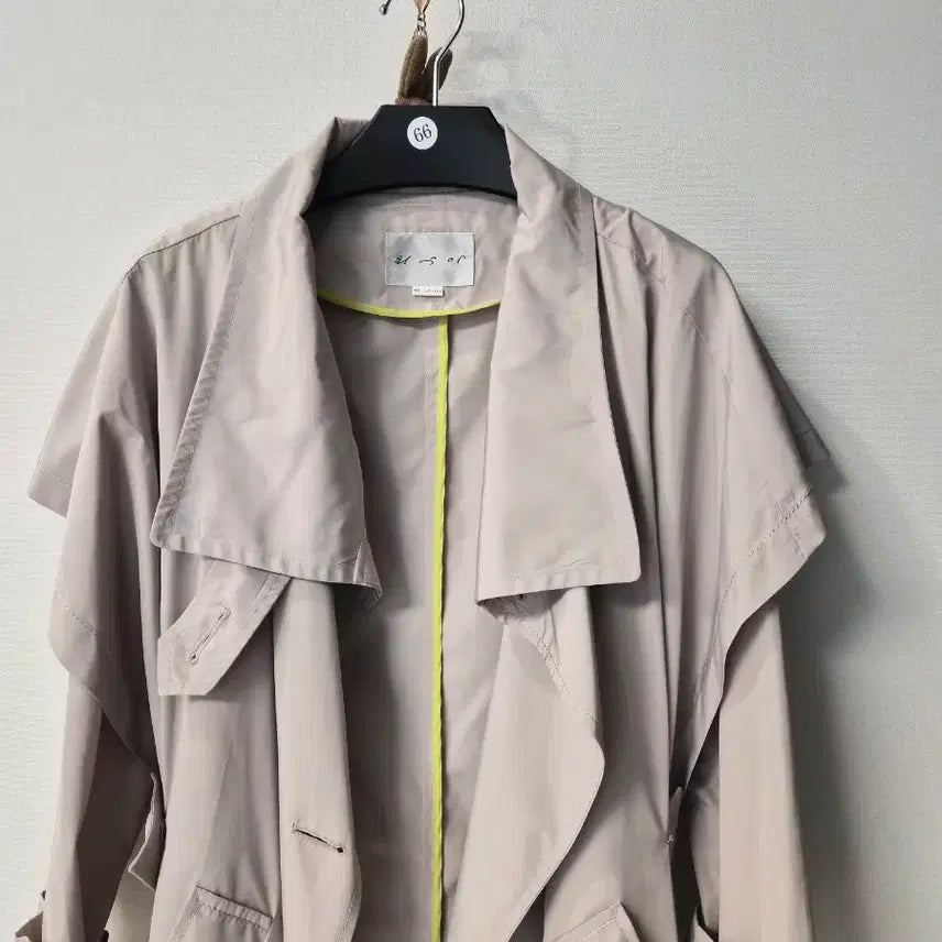 [BUNJANG] CHOI SOO AH Color Block Cape Trench Coat / [정품] 디자이너 최수아 배색 케이프 트렌치 코트
