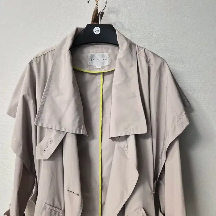 [BUNJANG] CHOI SOO AH Color Block Cape Trench Coat / [정품] 디자이너 최수아 배색 케이프 트렌치 코트