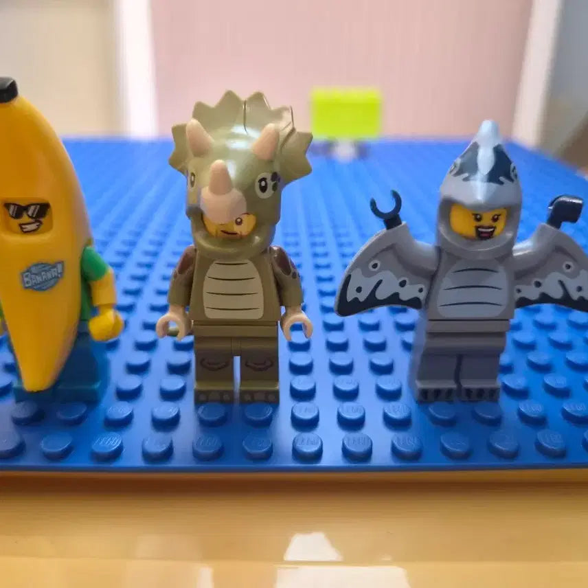 [BUNJANG] LEGO Minifigure Set: Banana, Triceratops, Pteranodon Costumes / 레고 미니피겨 알바 바나나 공룡 코스튬 세트