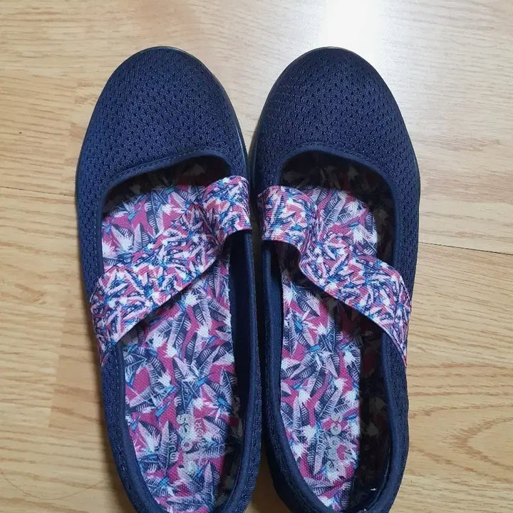 [BUNJANG] Crocs Navy Flower Mary Jane Flats 240 / 크록스 네이비 플라워 여성 메리제인 단화 240