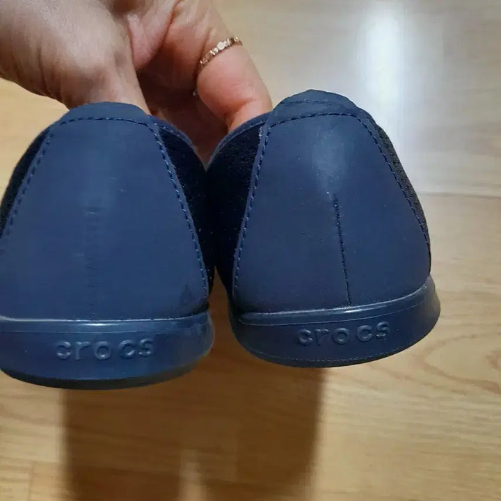 [BUNJANG] Crocs Navy Flower Mary Jane Flats 240 / 크록스 네이비 플라워 여성 메리제인 단화 240