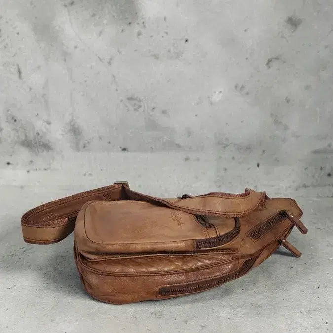 [BUNJANG] Tough Worker Leather Sling Bag / Tough Worker 가죽 슬링백 브라운
