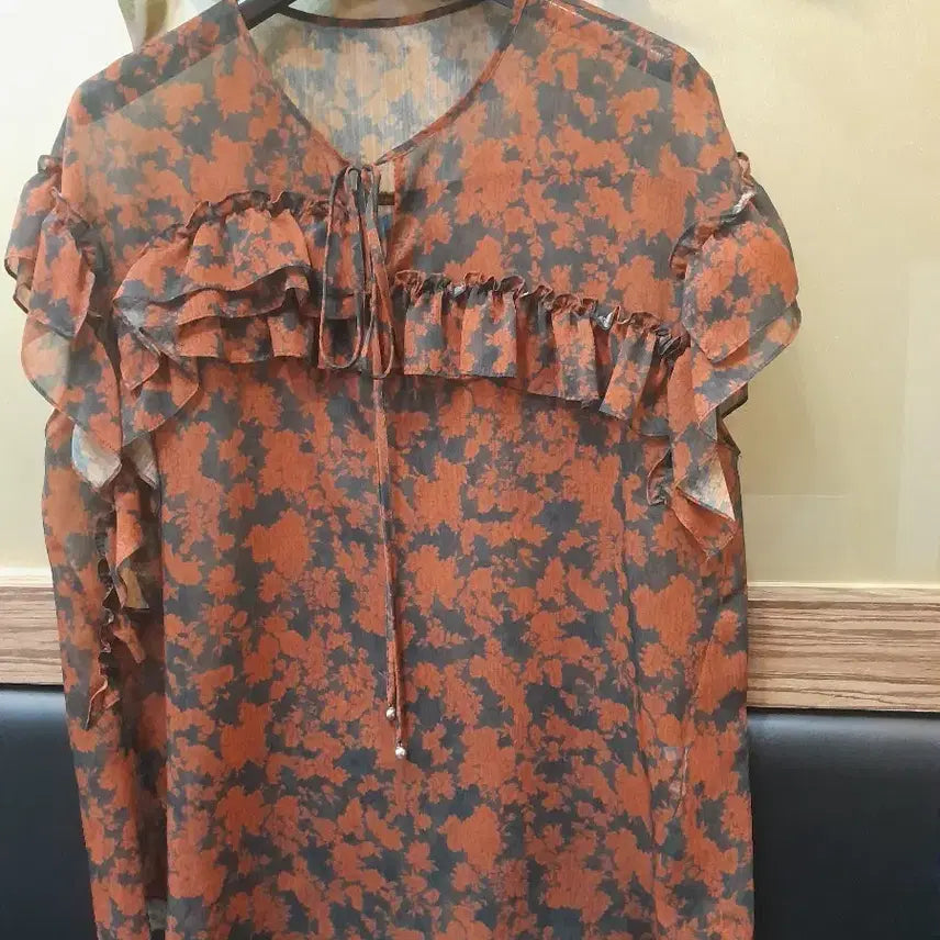 [BUNJANG] Pepe Flower Print Frill Blouse / 페페플라워 프린트 프릴 블라우스
