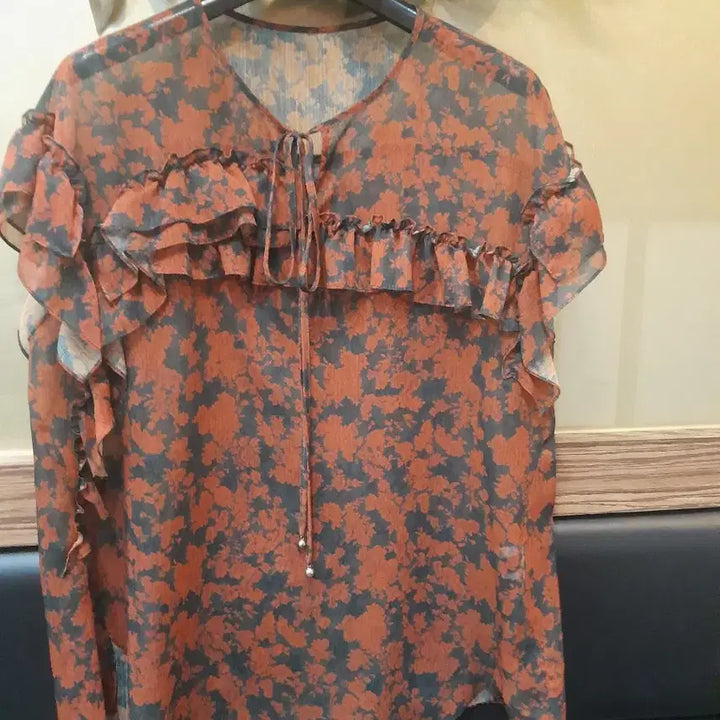 [BUNJANG] Pepe Flower Print Frill Blouse / 페페플라워 프린트 프릴 블라우스