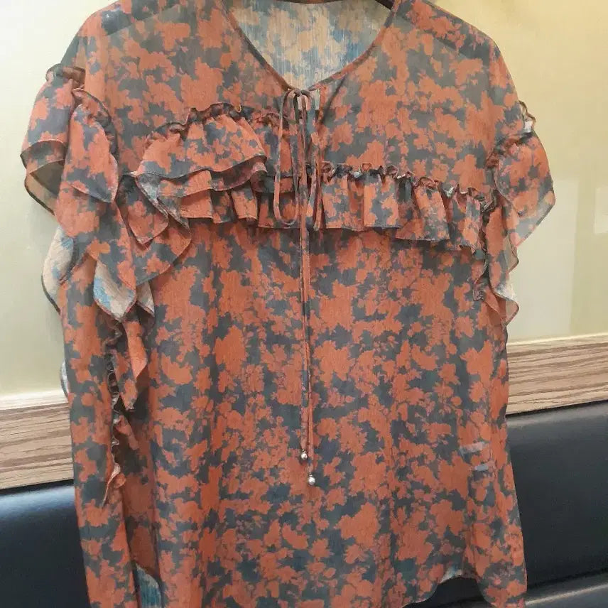 [BUNJANG] Pepe Flower Print Frill Blouse / 페페플라워 프린트 프릴 블라우스