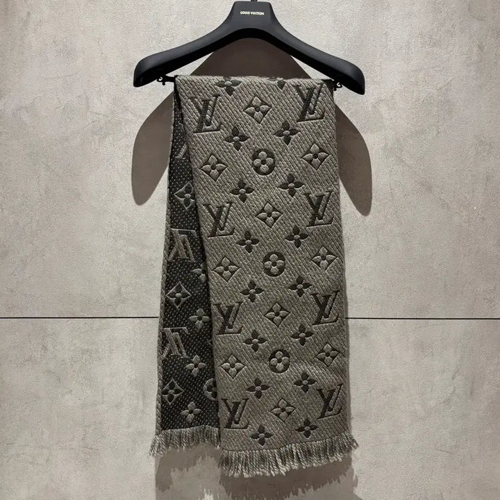[BUNJANG] Louis Vuitton Monogram Logomania Scarf / { OS } 루이비통 모노그램 로고마니아 머플러
