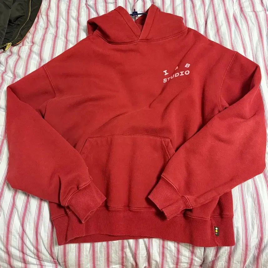 [BUNJANG] IAB Studio Raspberry Hoodie / IAB 스튜디오 라즈베리 후드티