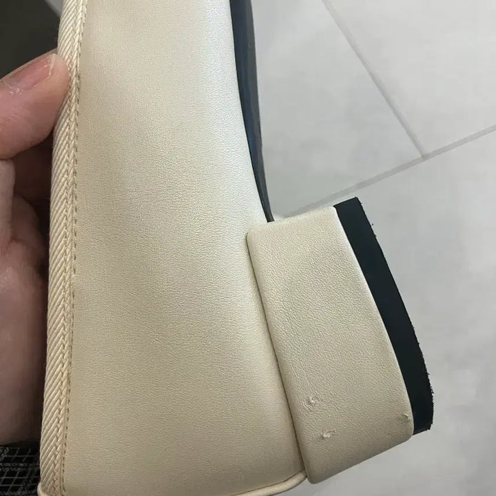 [BUNJANG] Ivory Ribbon Flats Size 235 / 아이보리 리본슈즈