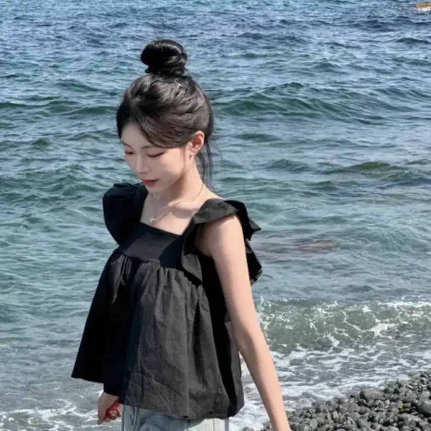 [BUNJANG] Lowellie Print Ribbon Blouse Top / 로웰리 프린 리본블라우스 페미닌 프릴 퍼프 탑 나시 블랙 에이블리