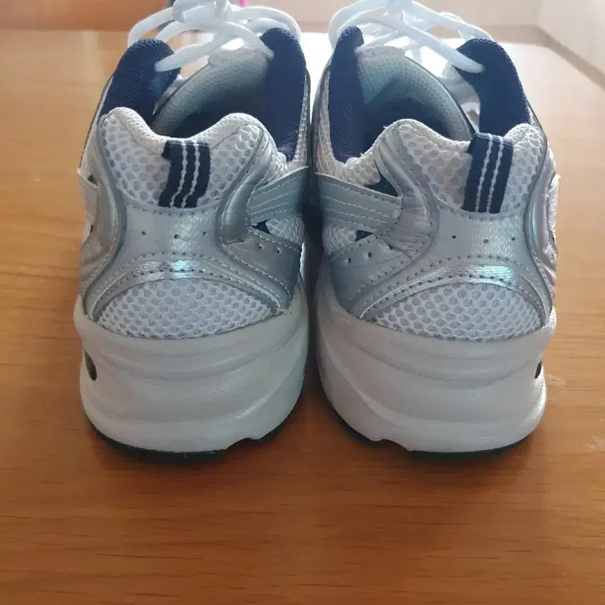 [SOLD OUT] 뉴발란스 530 실버 운동화 265