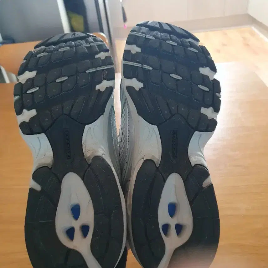 [SOLD OUT] 뉴발란스 530 실버 운동화 265