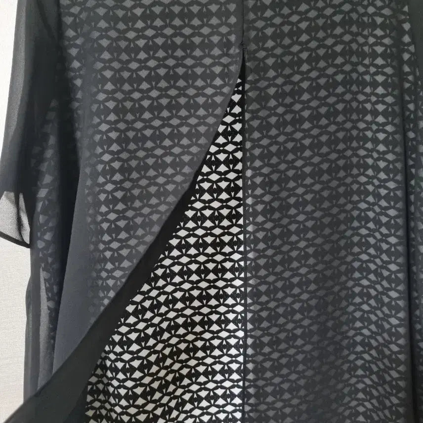 [BUNJANG] Chiffon Round Neck Blouse / 쉬폰 라운드넥 블라우스 77.88