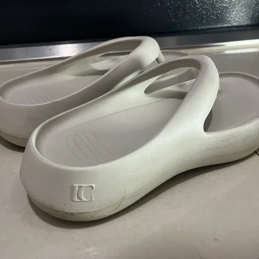 [BUNJANG] To&amp;To x Low Classic Platform Flip Flops Cream L / 토앤토 x 로우 클래식 플랫폼 플립 플랍 크림 L