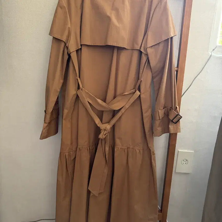 [BUNJANG] SINE Design Flare Zip-up Trench Coat / 시눈 플레어 집업 트렌치 코트