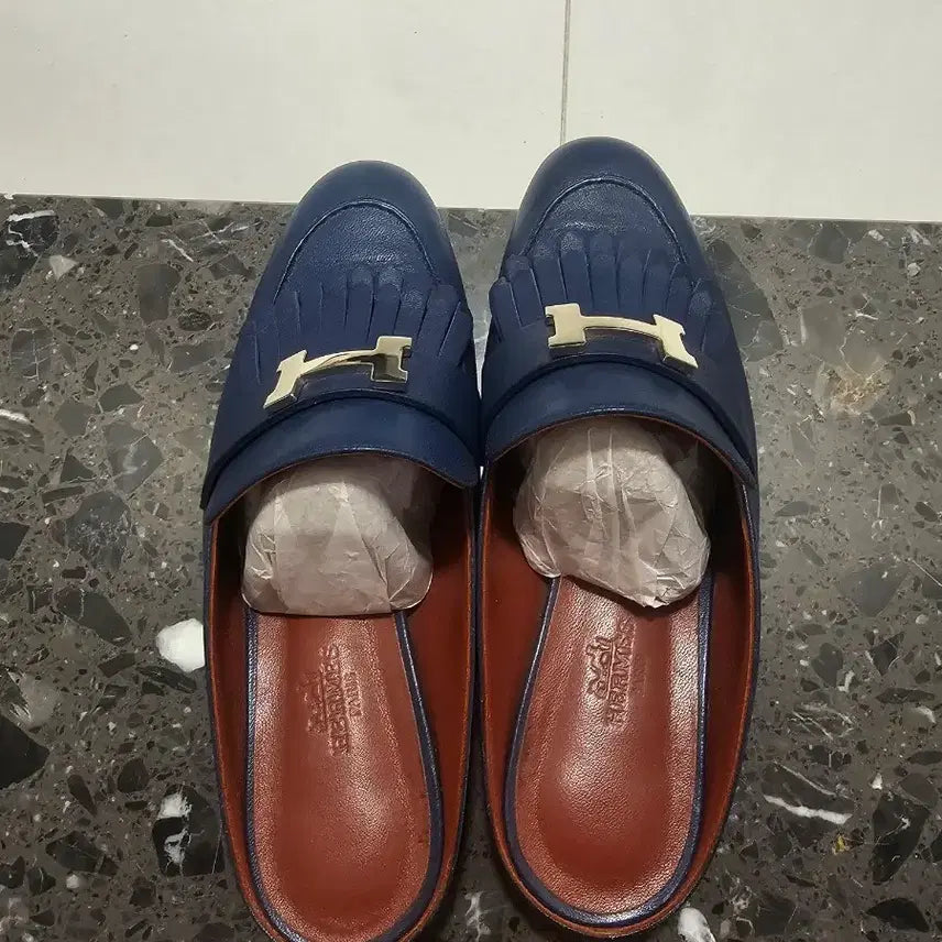 [SOLD OUT] 에르메스 리볼리 뮬 37사이즈 판매합니다. 네이비컬러