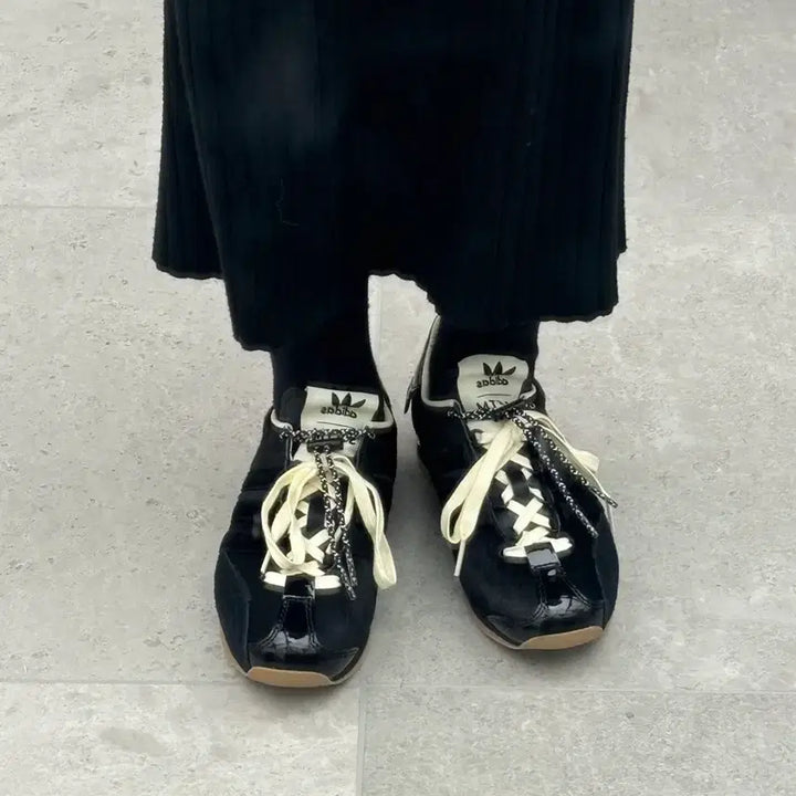 [BUNJANG] Adidas Song for the Mute Collaboration Sneakers / 송포더뮤트 아디다스 운동화