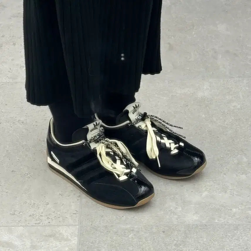 [BUNJANG] Adidas Song for the Mute Collaboration Sneakers / 송포더뮤트 아디다스 운동화