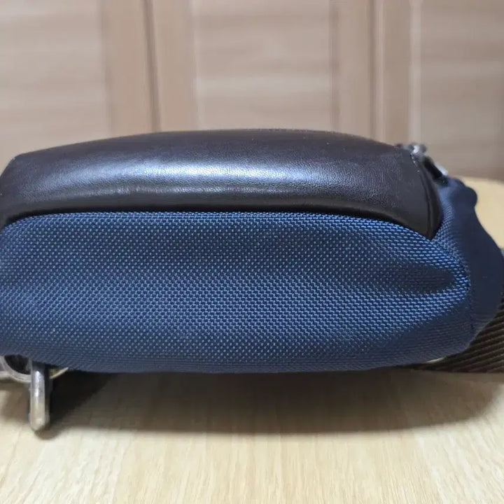 [SOLD OUT] 투미 정품 슬링백 tumi