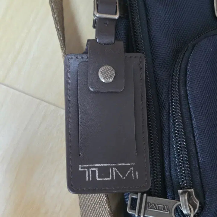 [SOLD OUT] 투미 정품 슬링백 tumi