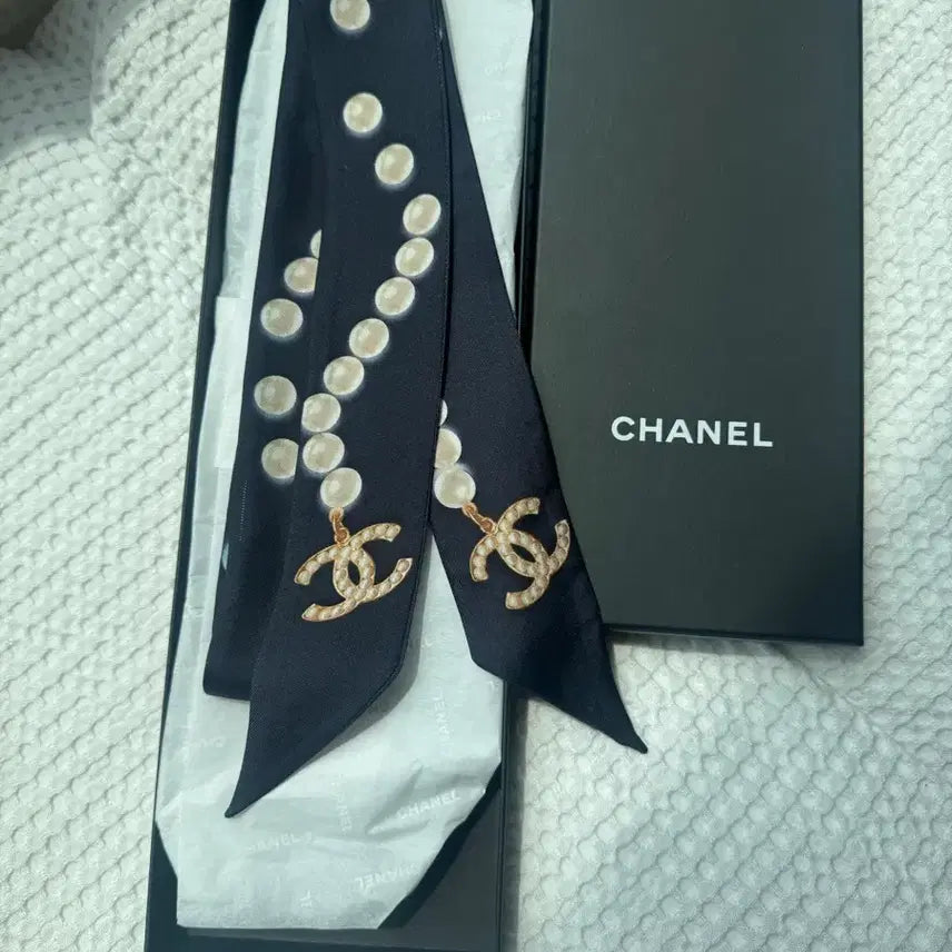 [BUNJANG] Chanel Pearl Twilly Scarf / 샤넬 진주 트윌리
