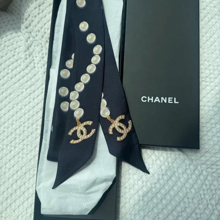 [BUNJANG] Chanel Pearl Twilly Scarf / 샤넬 진주 트윌리