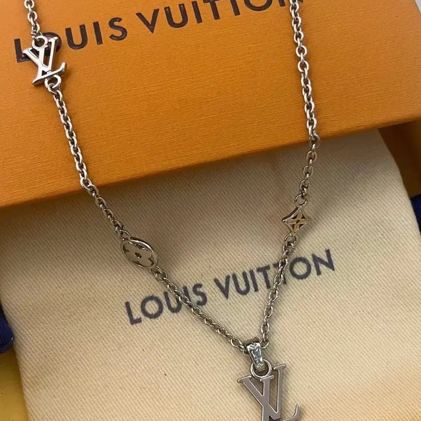 [BUNJANG] Louis Vuitton Monogram Necklace Silver / 루이비통 모노그램 목걸이 실버