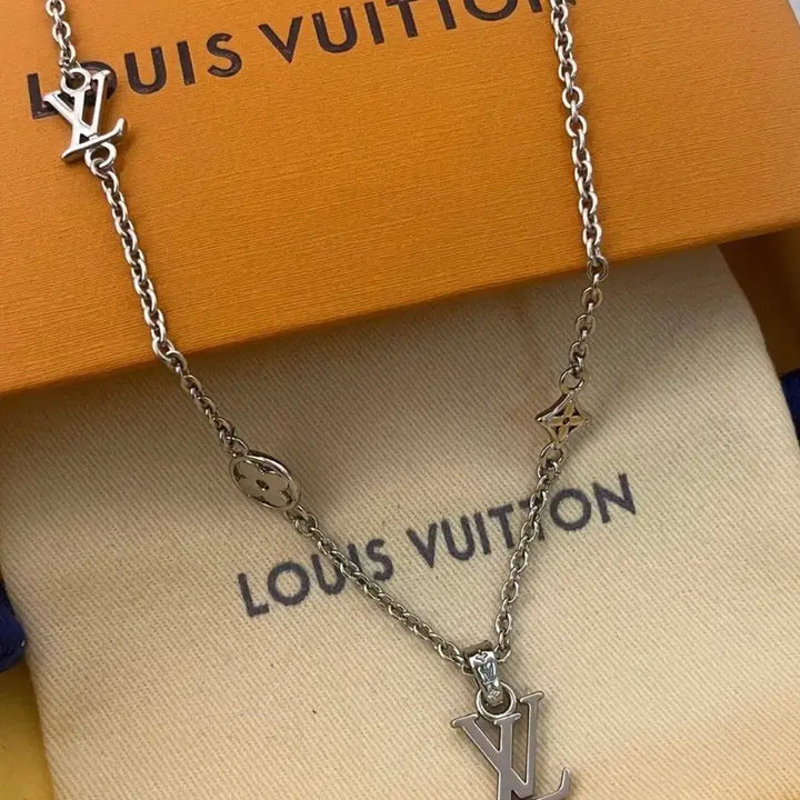[BUNJANG] Louis Vuitton Monogram Necklace Silver / 루이비통 모노그램 목걸이 실버