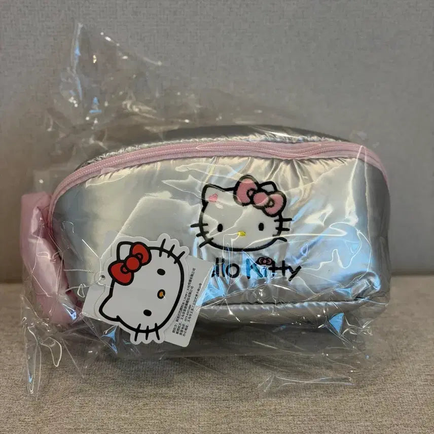 [BUNJANG] Hello Kitty Silver Pouch Bag / 헬로키티 실버 파우치 가방 새상품
