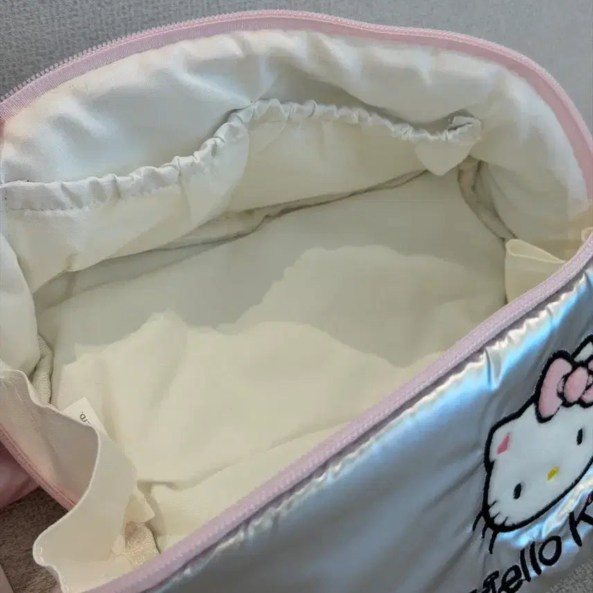 [BUNJANG] Hello Kitty Silver Pouch Bag / 헬로키티 실버 파우치 가방 새상품